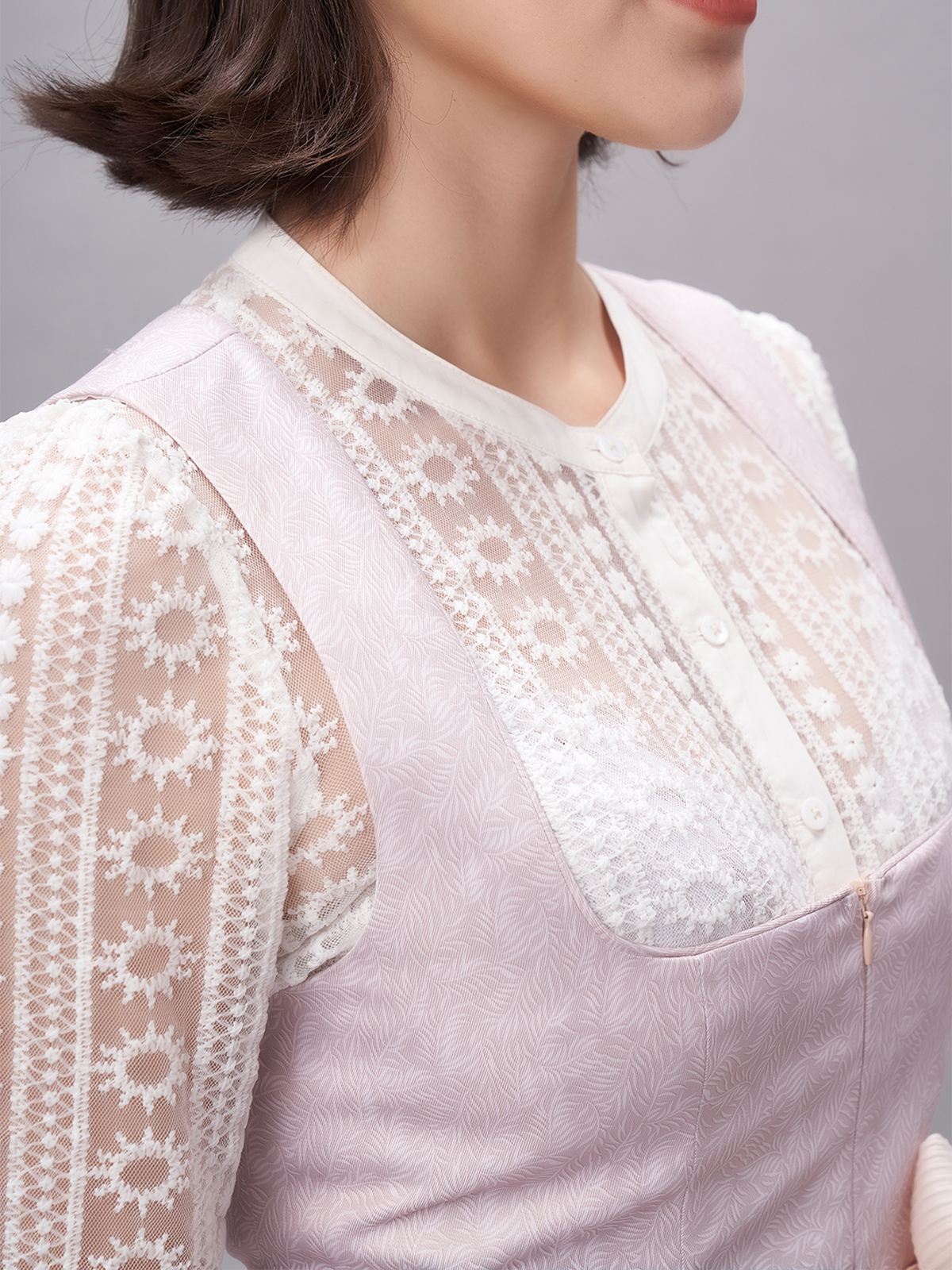 Moderne Dirndlbluse in Dunkelrot