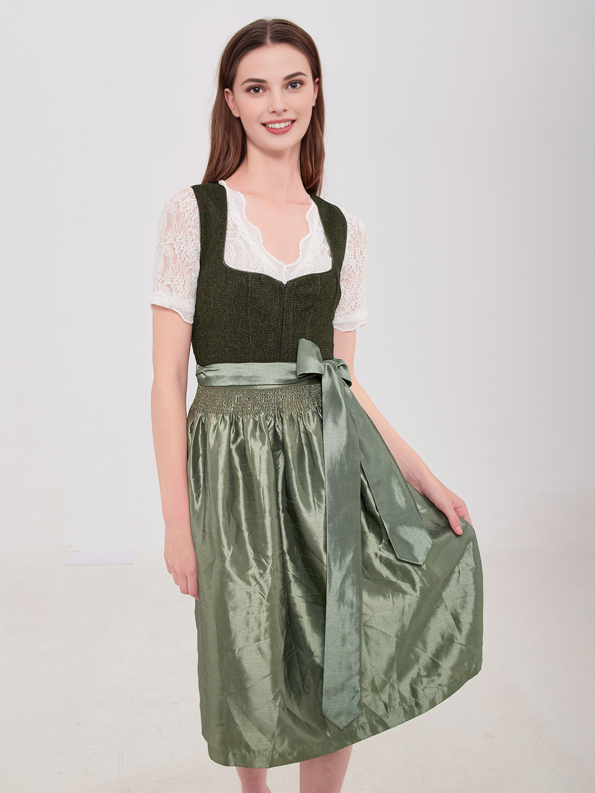 Modernes grün rotes Dirndl mit schlanker Silhouette