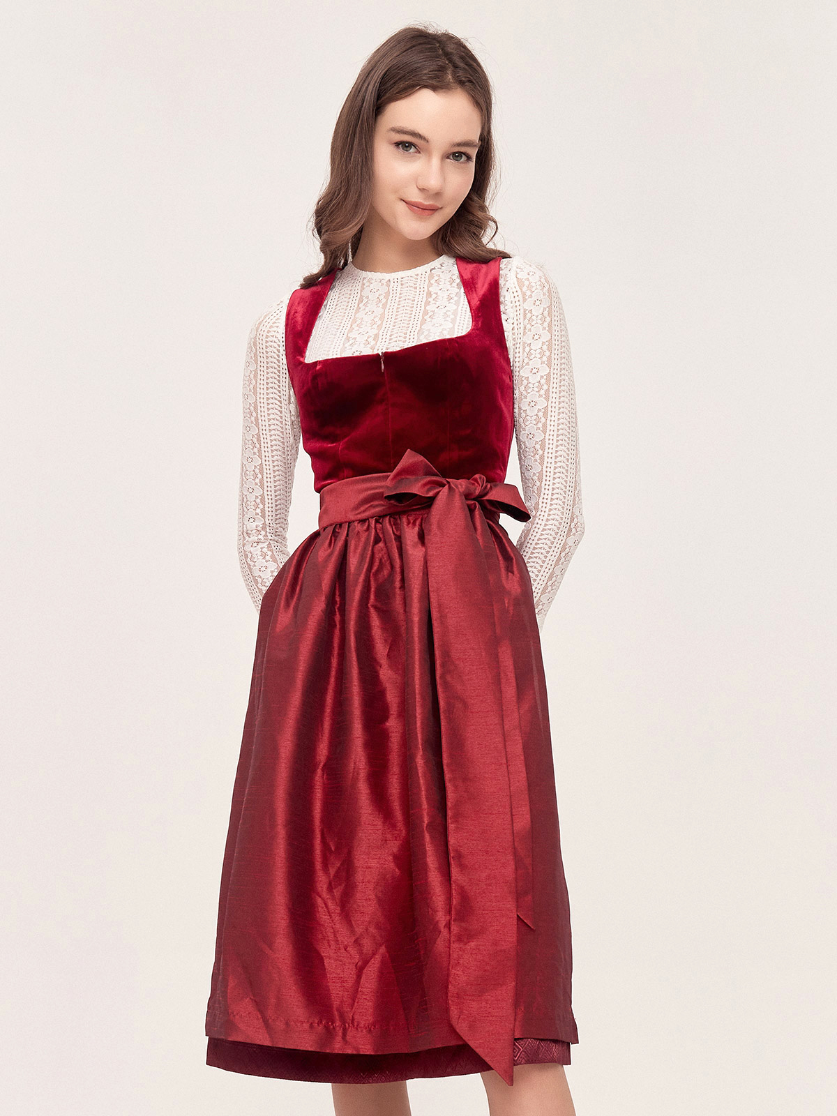 Dirndl in eleganter hellgrauer Farbe