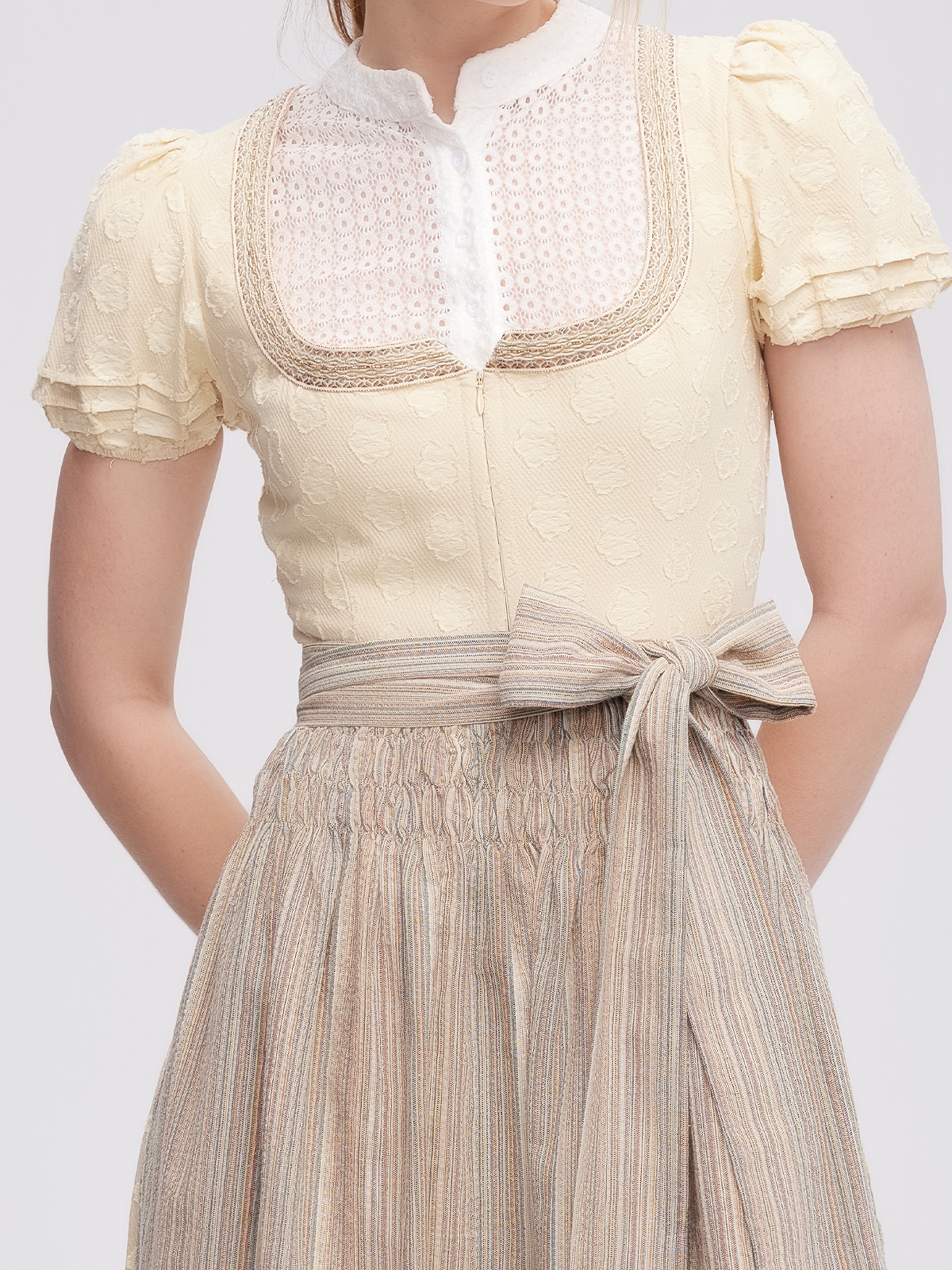 Klassisches rotes Ehreer Dirndl