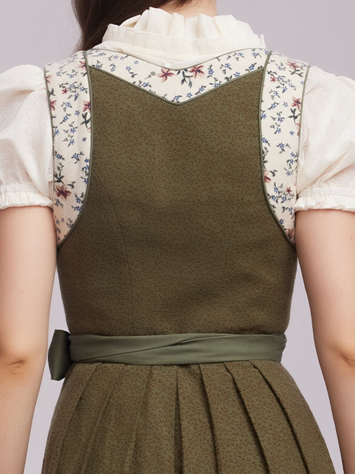 Dirndl in Grün – Eleganz und Frische vereint