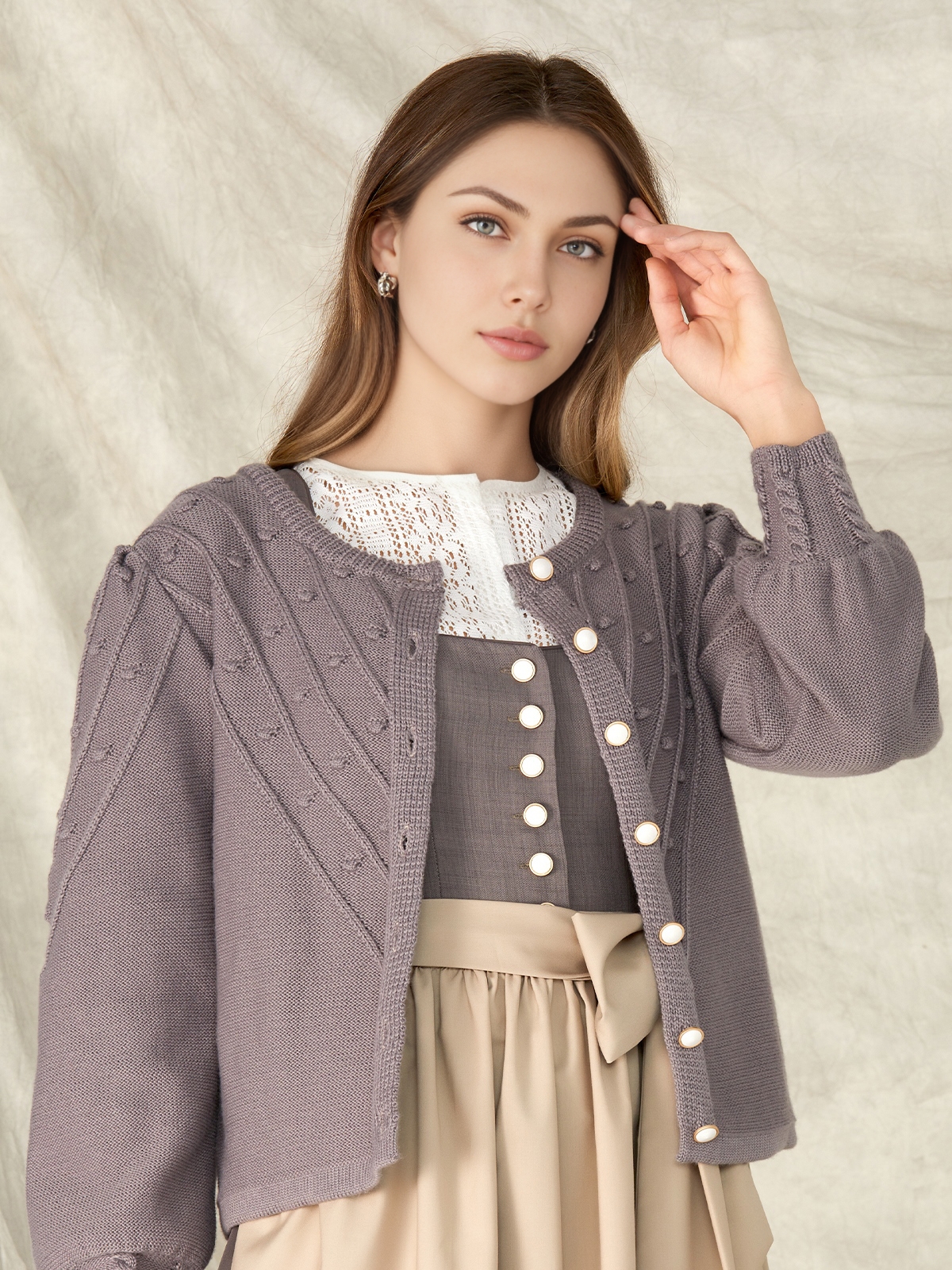 Dirndl in Grau – zeitlose Eleganz