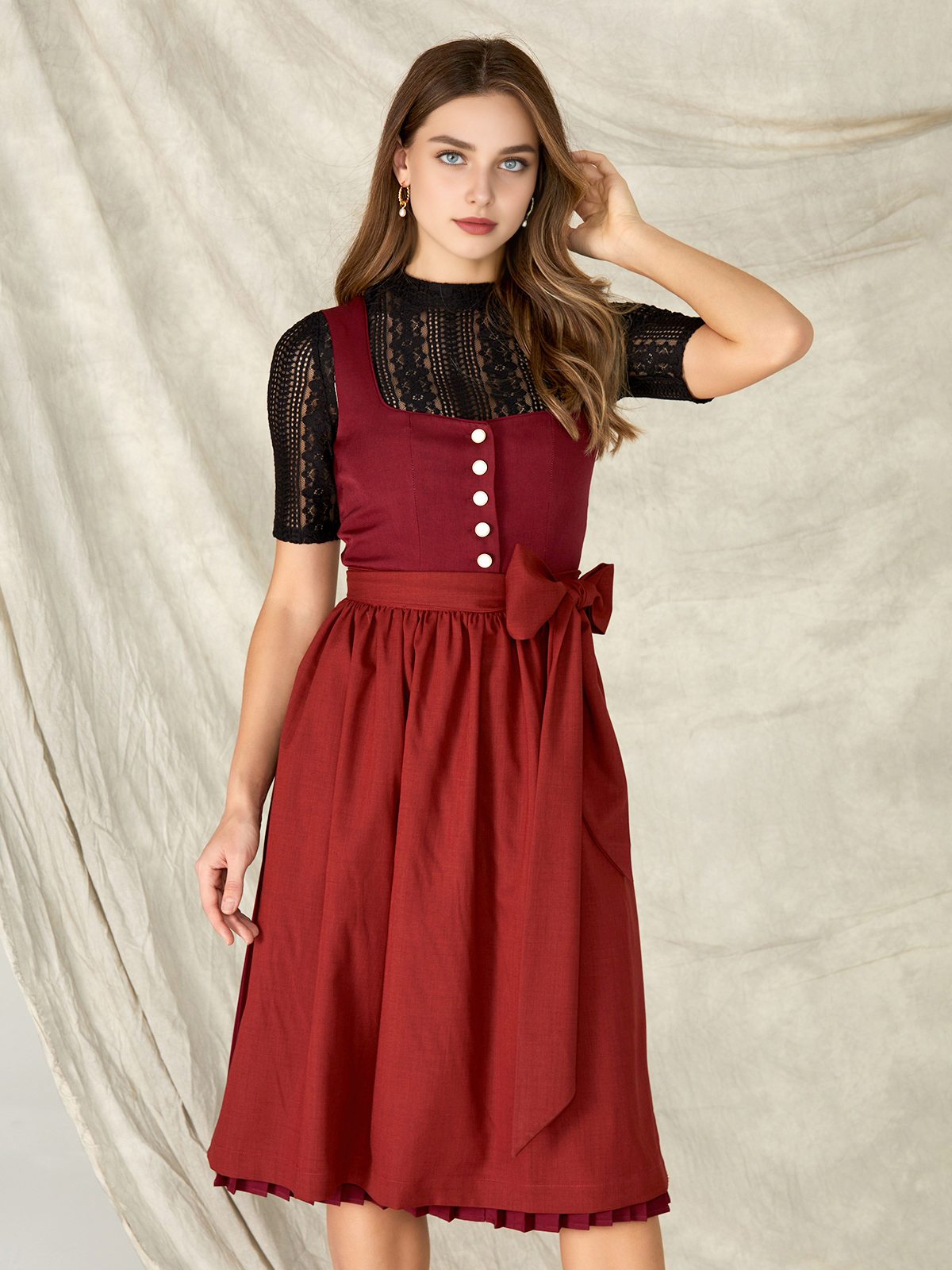 Dirndl mit Herzausschnitt in Rot