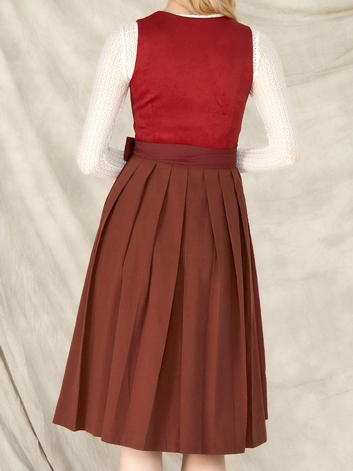 Dirndl in Rot – ein zeitloses Statement