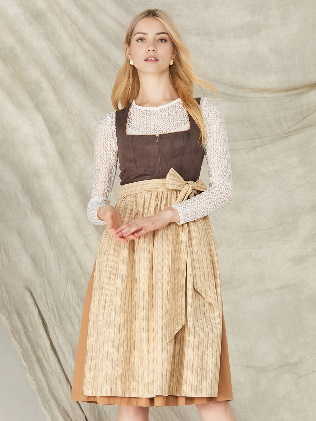 Dirndl in Braun mit samtiger Textur