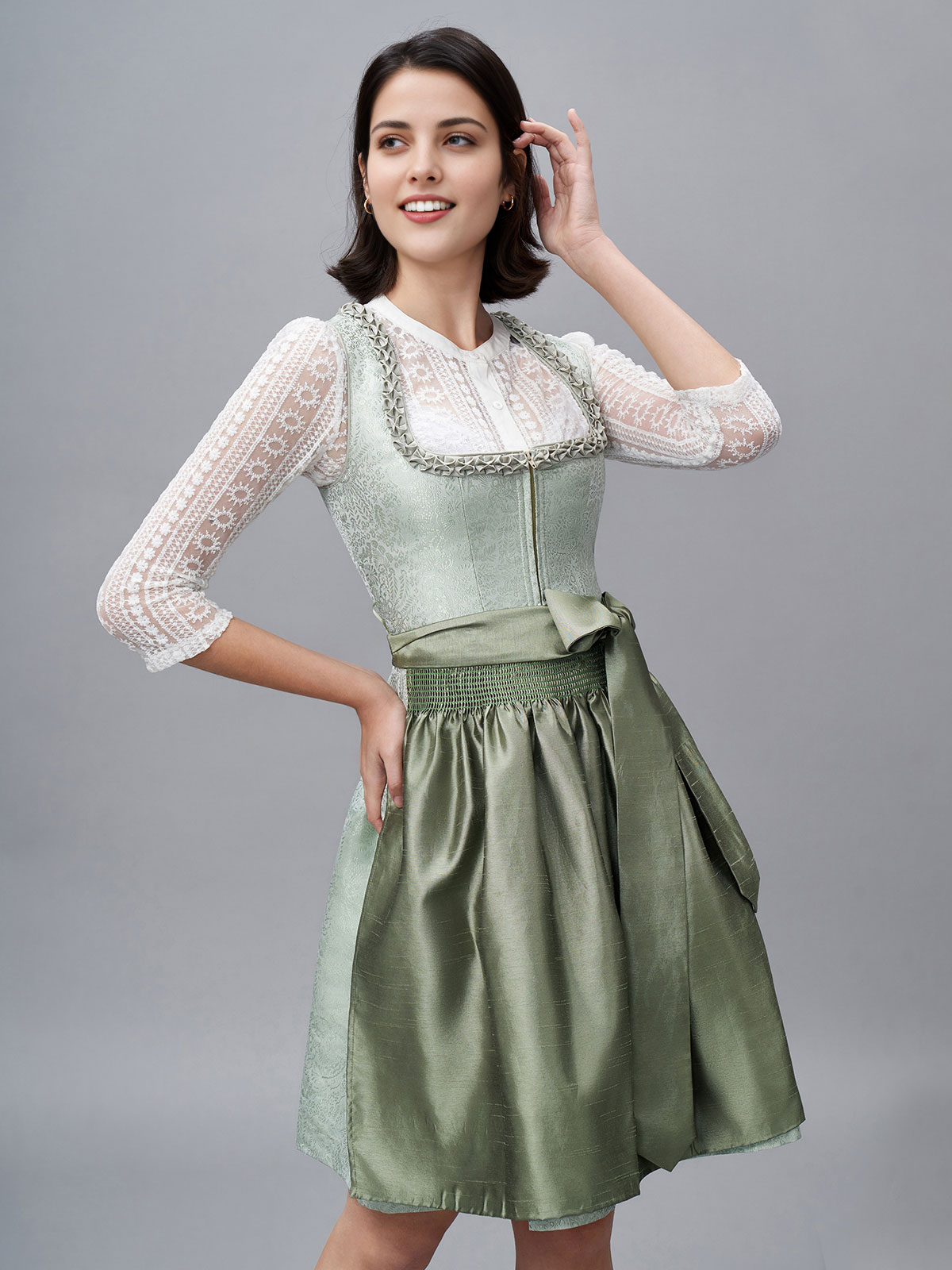 Modernes Dirndl in Grün