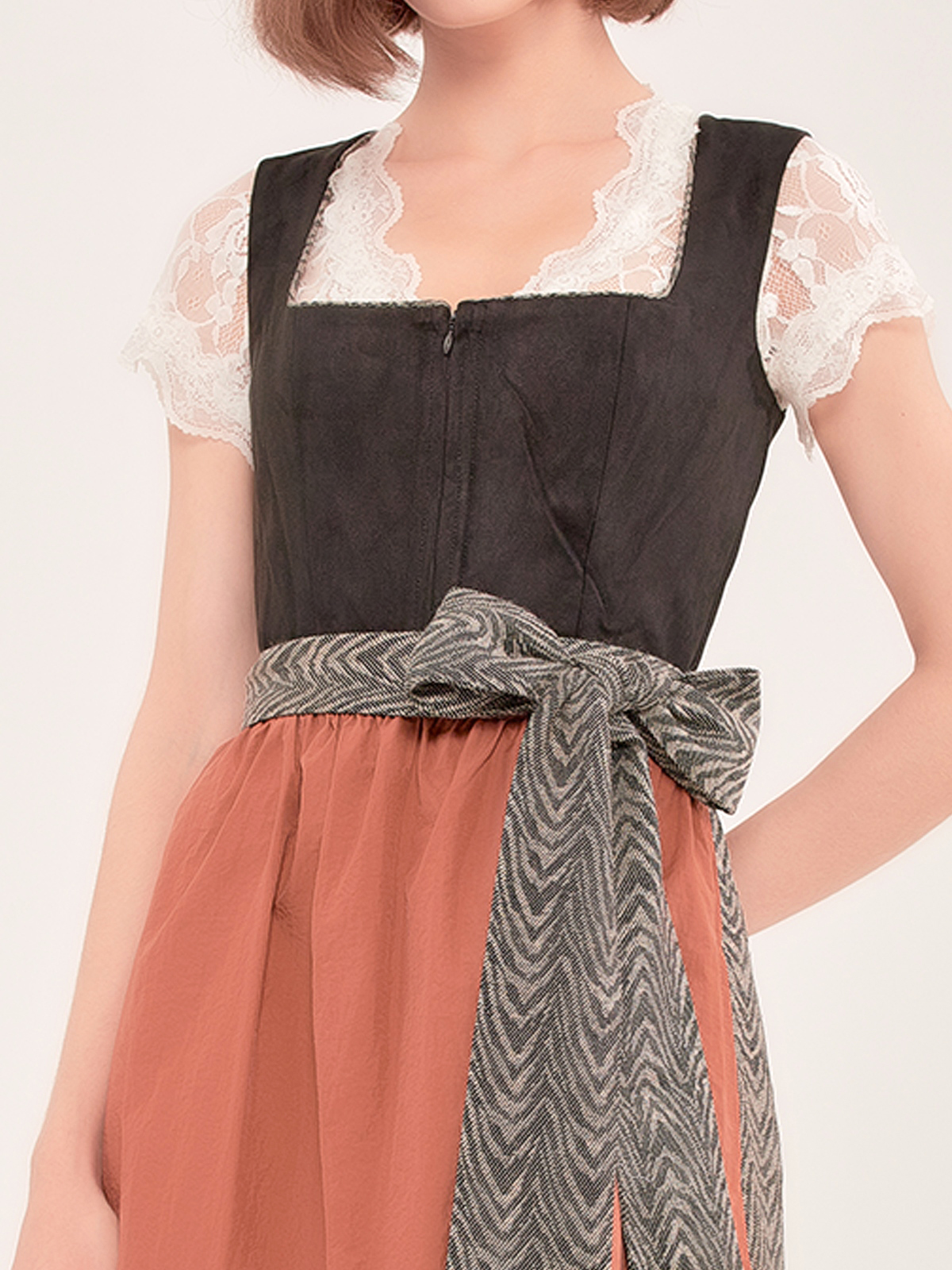 Dirndl lila schwarz