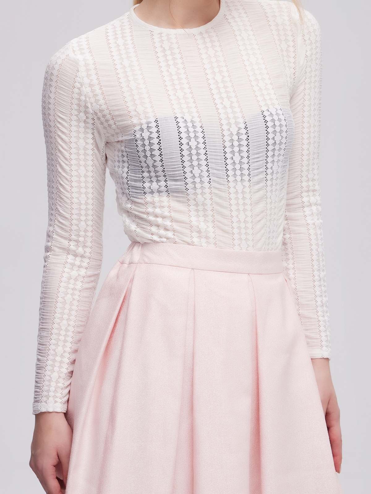 Moderne Dirndl in Blau mit eleganter Passform