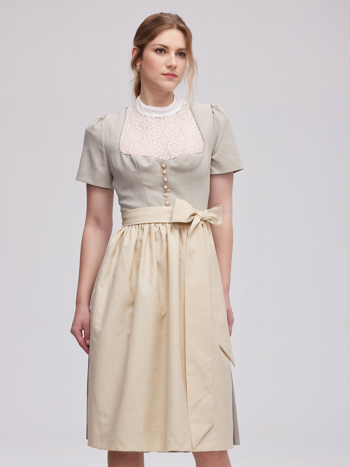 Gelbes Dirndl mit grauer Schürze