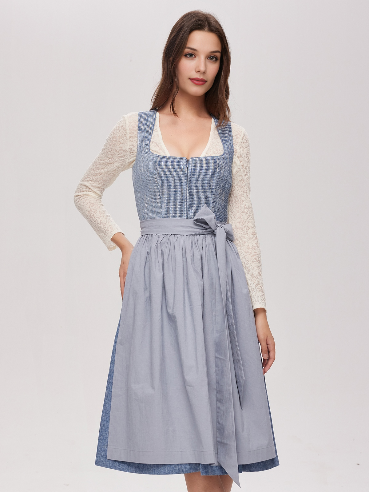Modernes Dirndl in Blau