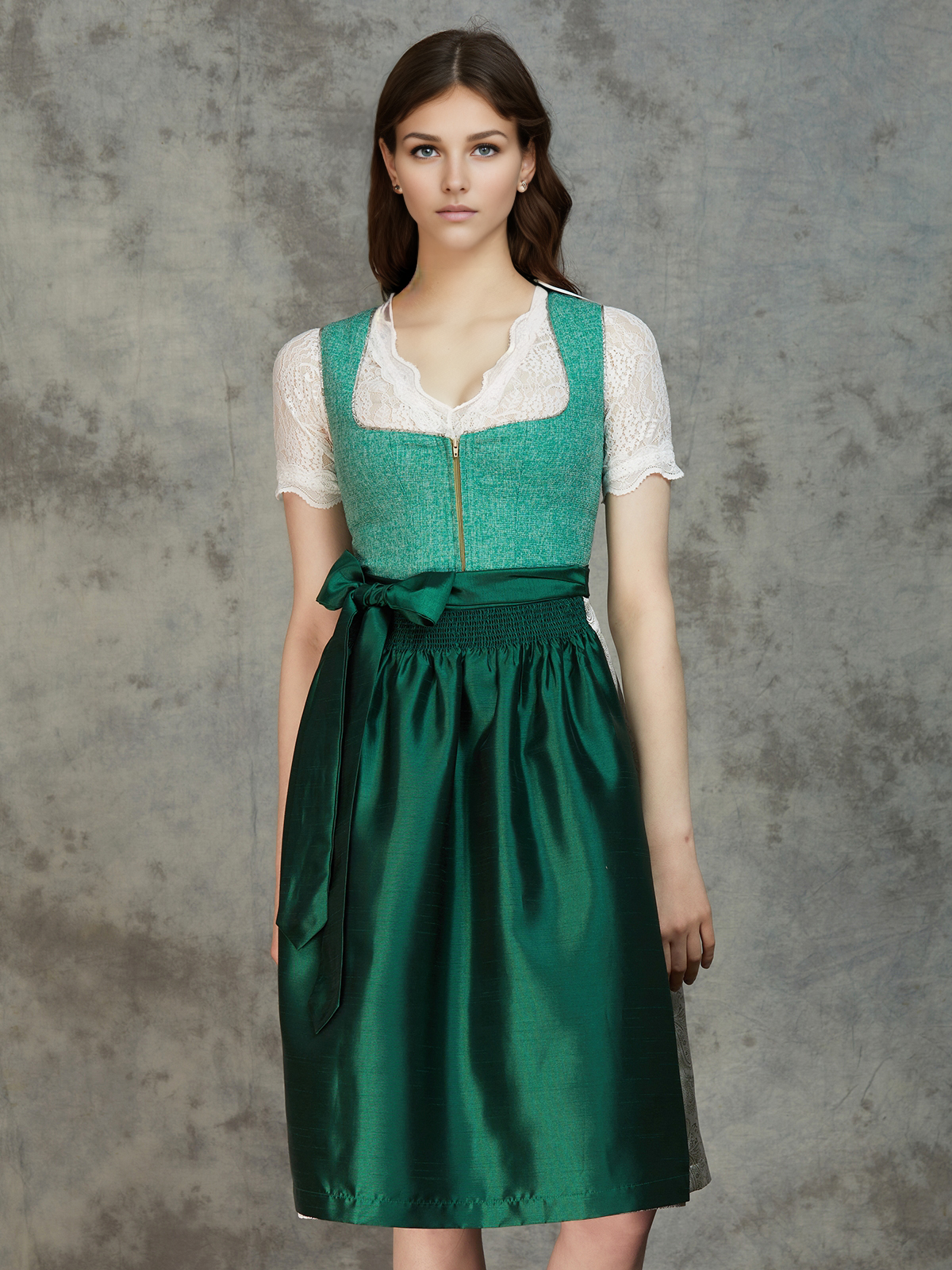 Dirndl Rauchblau in eleganter Ausführung