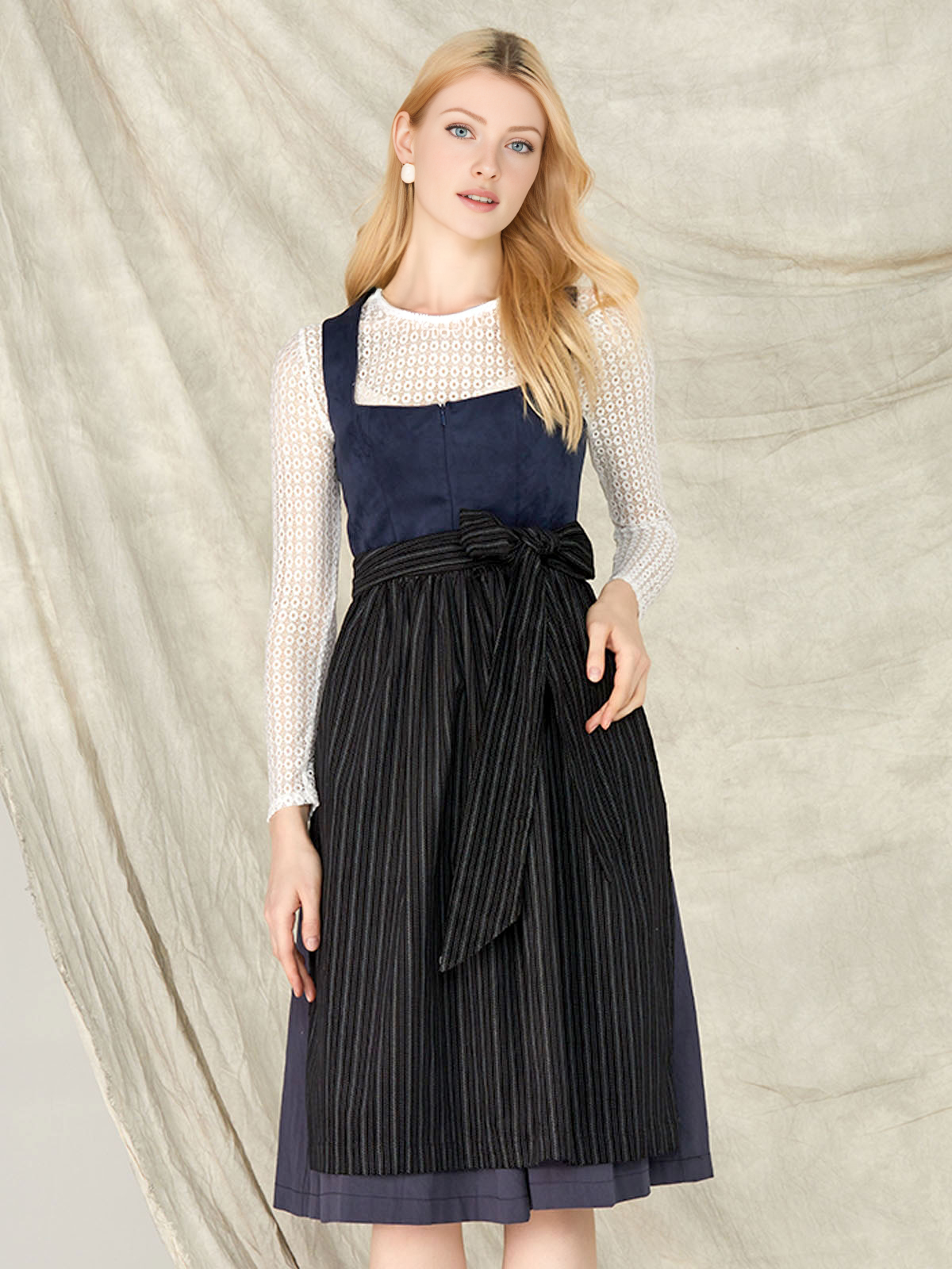 Dirndl in Blau – Eleganz und Tradition vereint