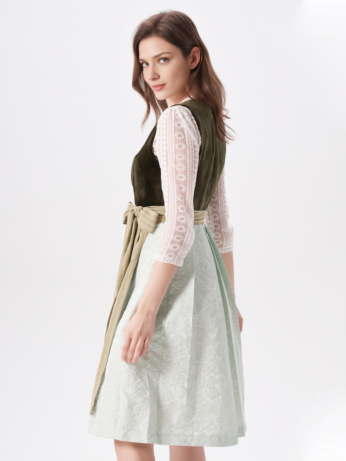 Dirndl aus Samt in Grün