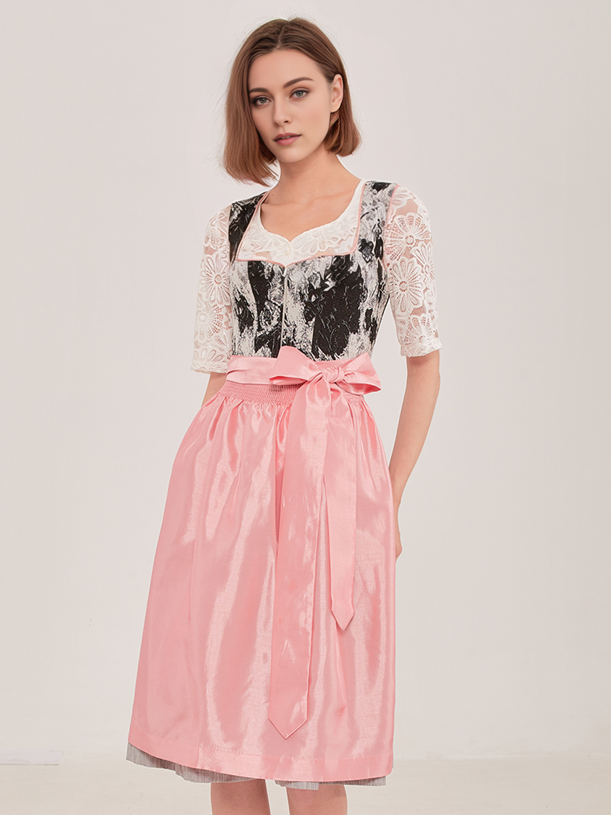 Traditionelles Dirndl in Schwarz