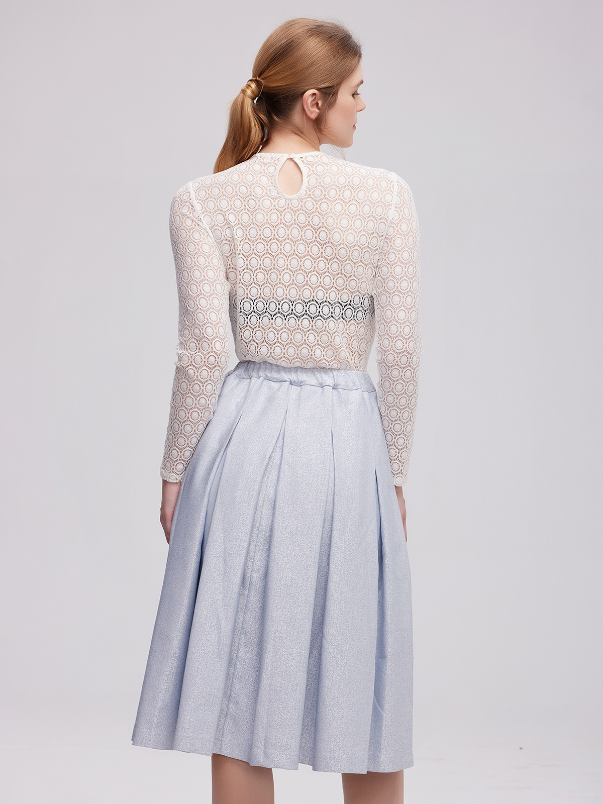 Dirndl mit ärmelloser Bluse