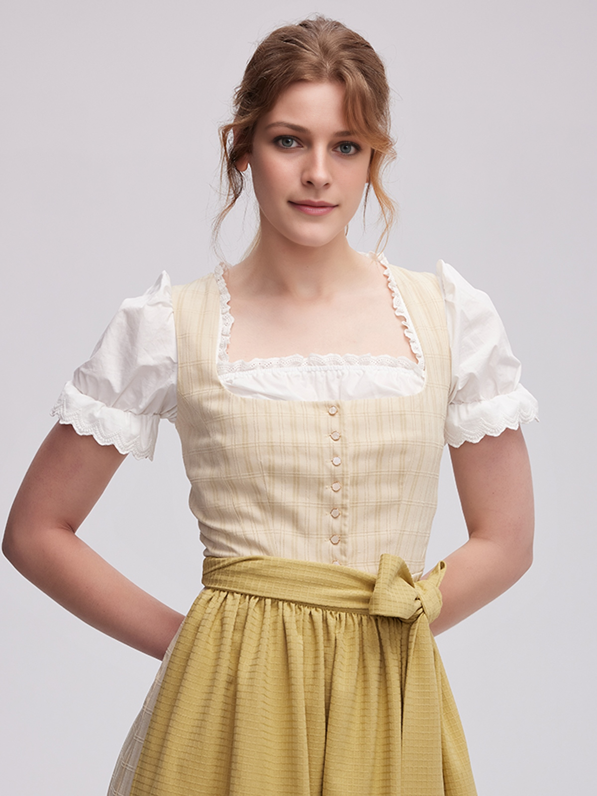 Modernes Dirndl in Grün