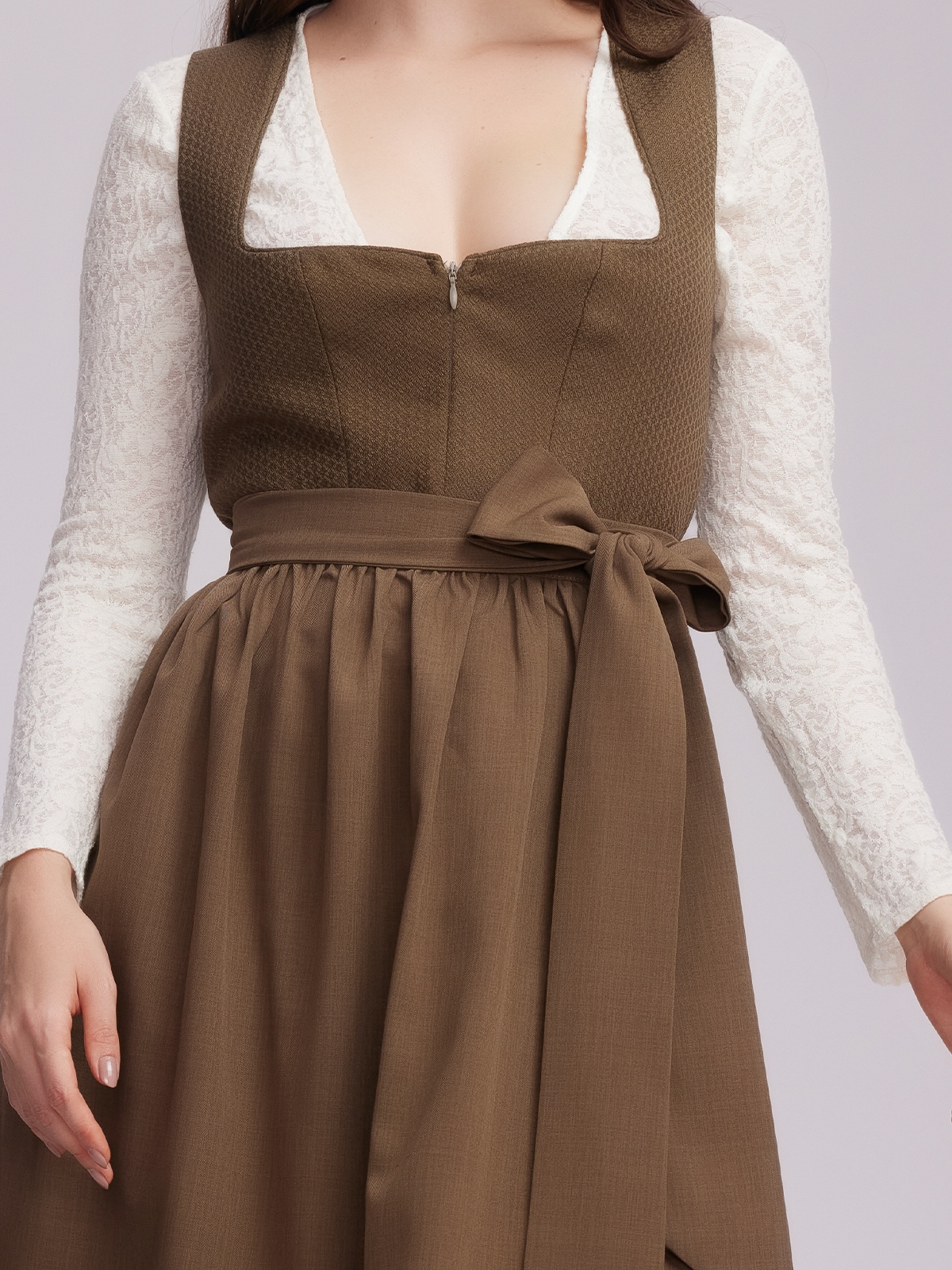 Modernes Dirndl in Grün
