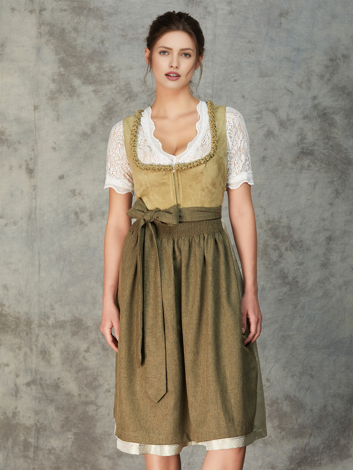 Modernes grünes Dirndl mit 70 cm Länge