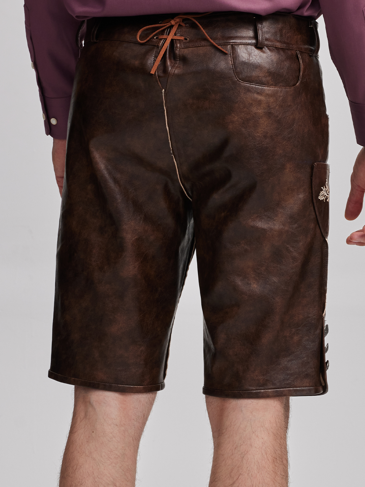 Modernes Dirndl in Braun