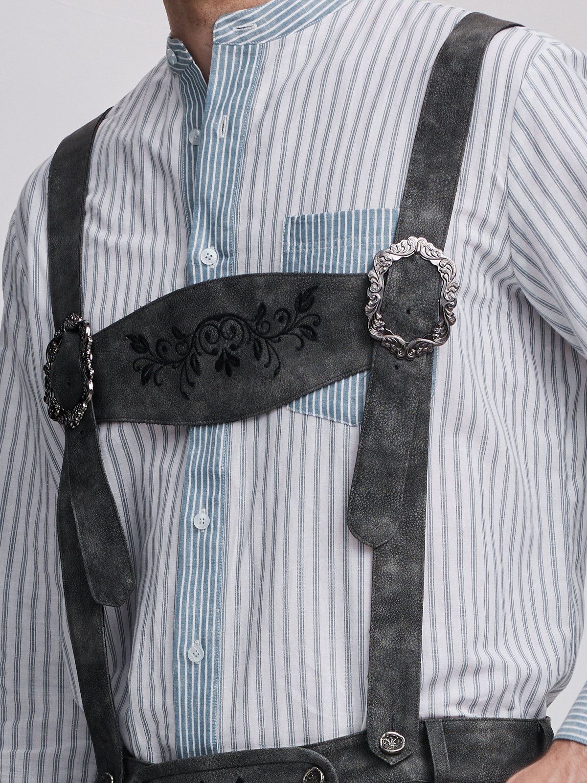 Beiges Dirndl in verschiedenen Stilen