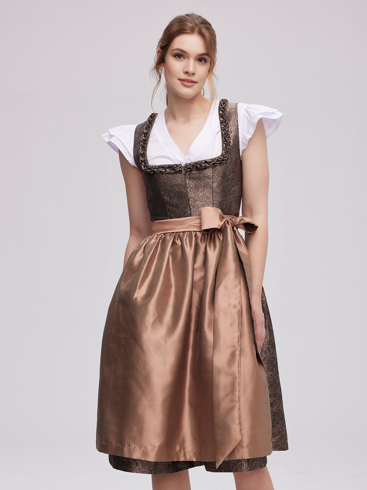 Traditionelles Dirndl in Braun mit modernen Akzenten