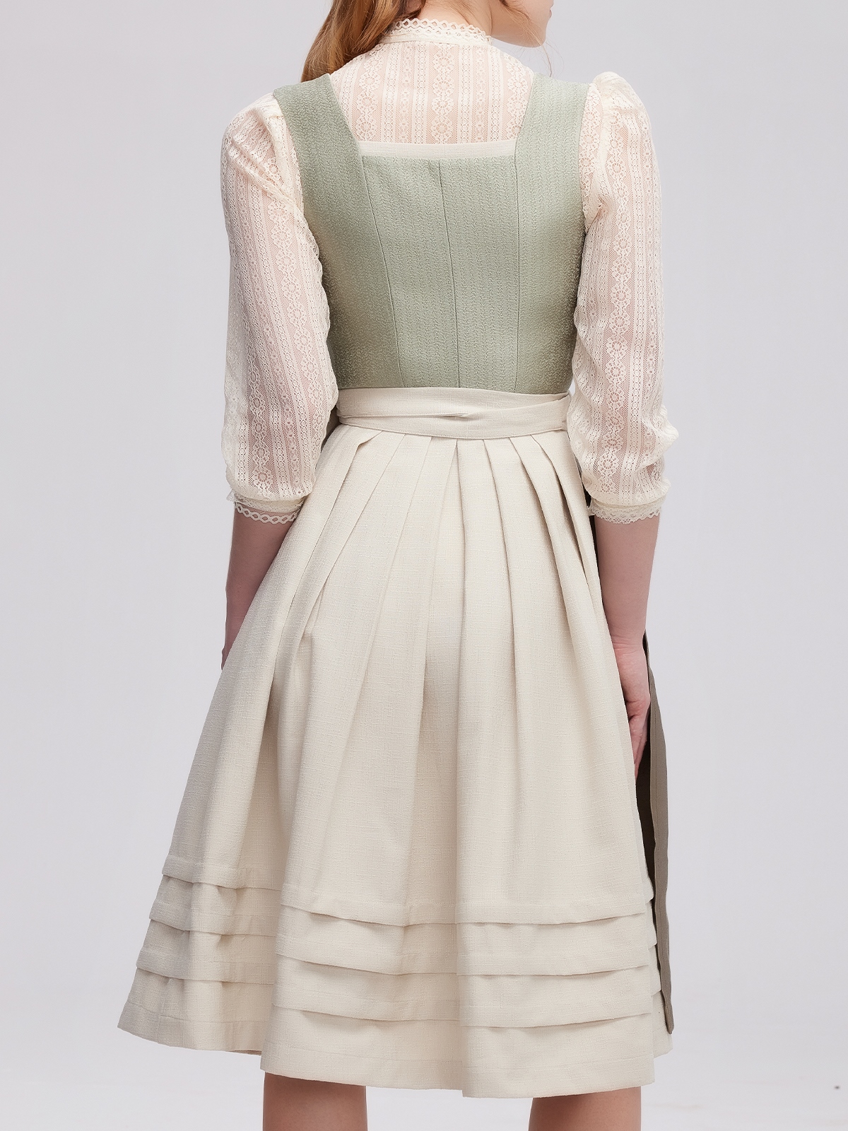 Grünes Dirndl mit natürlichem Charme