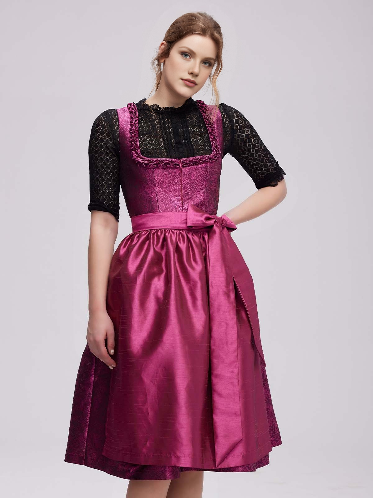 Dirndl in Pink mit Spitzenbesatz