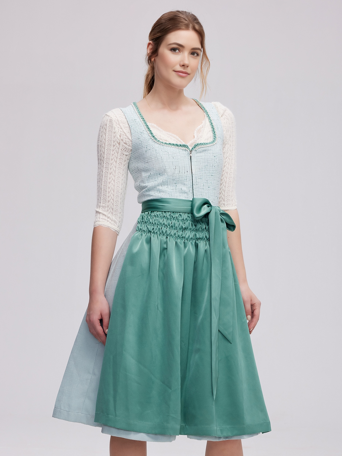SamtDirndl in Grün